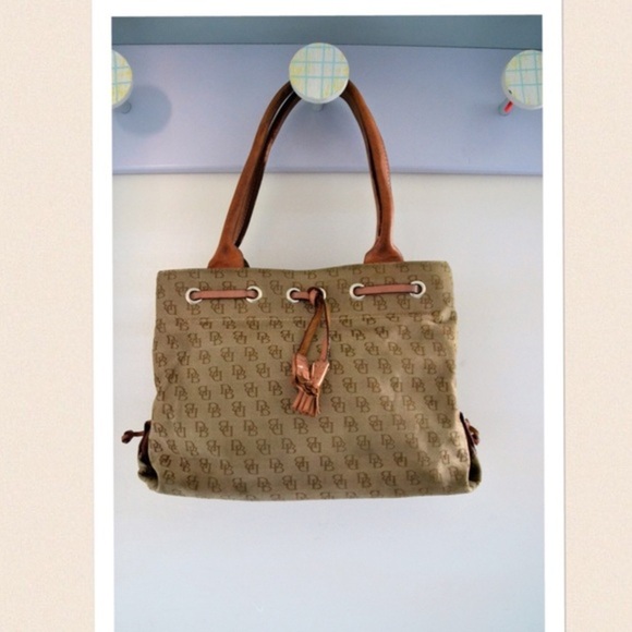 Dooney & Bourke logo baguette - Picture 1 of 4